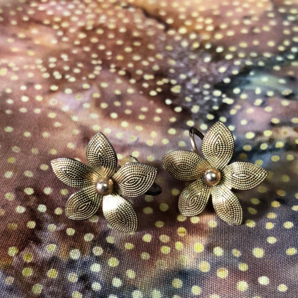 Krementz Flower Gold Tone Screw Back Vintage Earrings MCM Designer - Picture 8 of 8